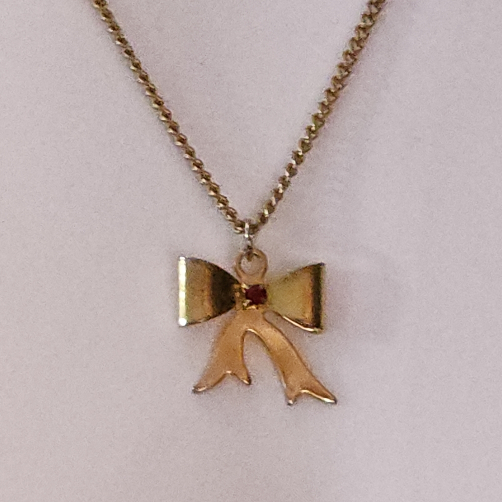 Chic Gold Toned Bow Pendant Necklace With Red Gemstone - Picture 2 of 5